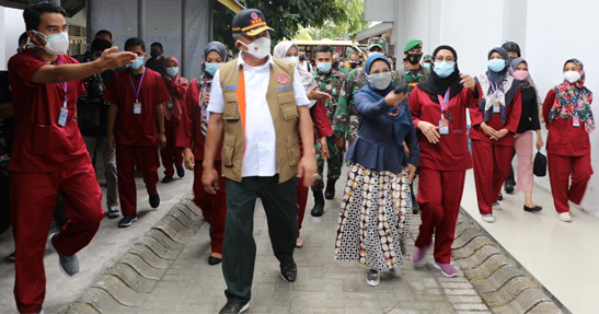 Ganip Warsito kunjungi fasilitas Isoter pasien Covid-19 di BPSDM Pekanbaru